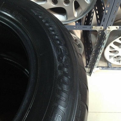 2800/4เส้น ยาง4เส้น Brigedstone 215 60 16 ปี 2013 ดอกยางสวย ตจว จัดส่งได้ 2800/4เส้น ยาง4เส้น Brigedstone 215 60 16 ปี 2013 ดอกยางสวย ตจว จัดส่งได้