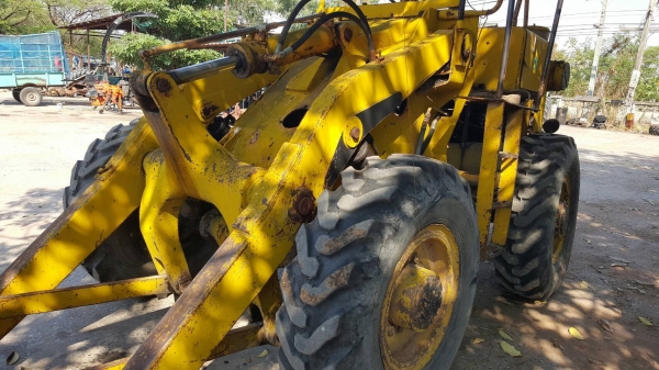 ขาย รถตัก KOMATSU JH60 รถใช้งานอยู่ประจำ ราคาต่อรองได้ครับ