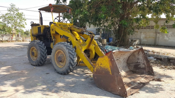 ขาย รถตัก KOMATSU JH60 รถใช้งานอยู่ประจำ ราคาต่อรองได้ครับ