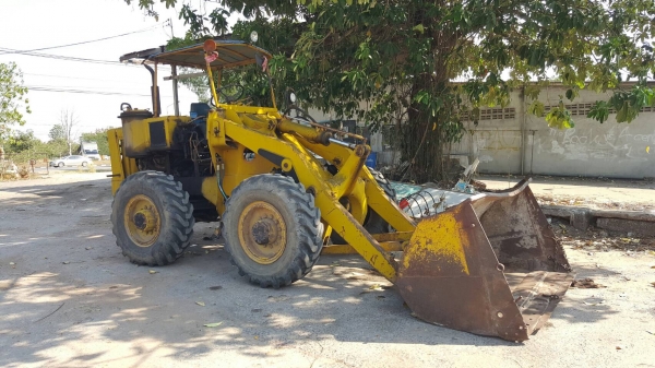 ขาย รถตัก KOMATSU JH60 รถใช้งานอยู่ประจำ ราคาต่อรองได้ครับ
