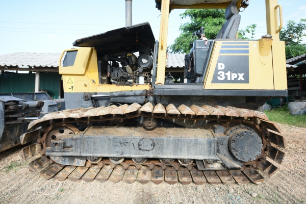 รถแทรกเตอร์ KOMUTSU รุ่น D31 PX-21 รถแทรกเตอร์ KOMUTSU รุ่น D31 PX-21