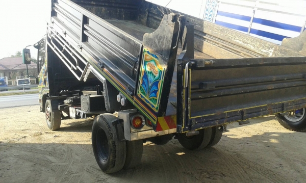 รถหกล้อดัมพ์ Isuzu NMR เครื่อง 130 แรง ปี 53 กระบะดัมพ์ ยางดี ทะเบียนพร้อม