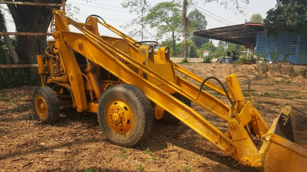ขาย รถตัก KOMATSU SD20 เครื่องแน่น รถใช้งานได้ดี ต่อแขนเรียบร้อย ตักขึ้น 10 ล้อได้สบายครับ