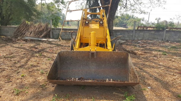 ขาย รถตัก KOMATSU SD20 เครื่องแน่น รถใช้งานได้ดี ต่อแขนเรียบร้อย ตักขึ้น 10 ล้อได้สบายครับ