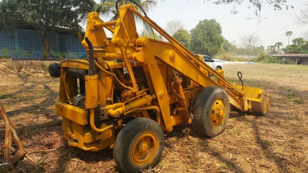 ขาย รถตัก KOMATSU SD20 เครื่องแน่น รถใช้งานได้ดี ต่อแขนเรียบร้อย ตักขึ้น 10 ล้อได้สบายครับ