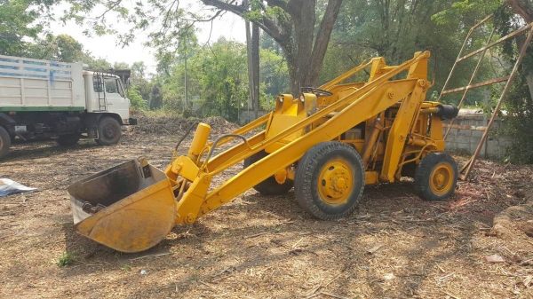 ขาย รถตัก KOMATSU SD20 เครื่องแน่น รถใช้งานได้ดี ต่อแขนเรียบร้อย ตักขึ้น 10 ล้อได้สบายครับ