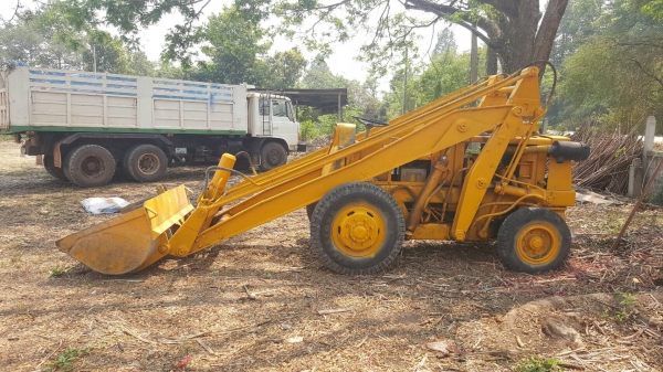 ขาย รถตัก KOMATSU SD20 เครื่องแน่น รถใช้งานได้ดี ต่อแขนเรียบร้อย ตักขึ้น 10 ล้อได้สบายครับ