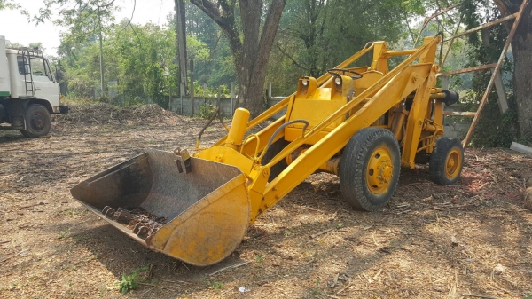 ขาย รถตัก KOMATSU SD20 เครื่องแน่น รถใช้งานได้ดี ต่อแขนเรียบร้อย ตักขึ้น 10 ล้อได้สบายครับ