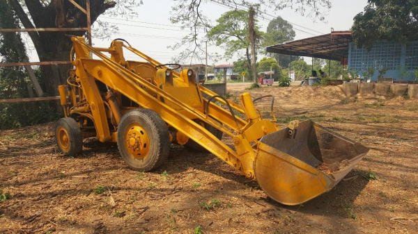 ขาย รถตัก KOMATSU SD20 เครื่องแน่น รถใช้งานได้ดี ต่อแขนเรียบร้อย ตักขึ้น 10 ล้อได้สบายครับ