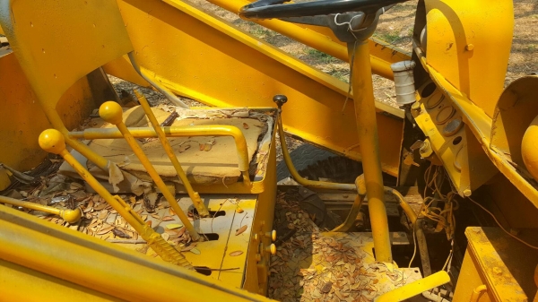 ขาย รถตัก KOMATSU SD20 เครื่องแน่น รถใช้งานได้ดี ต่อแขนเรียบร้อย ตักขึ้น 10 ล้อได้สบายครับ