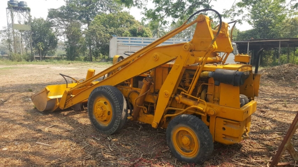 ขาย รถตัก KOMATSU SD20 เครื่องแน่น รถใช้งานได้ดี ต่อแขนเรียบร้อย ตักขึ้น 10 ล้อได้สบายครับ