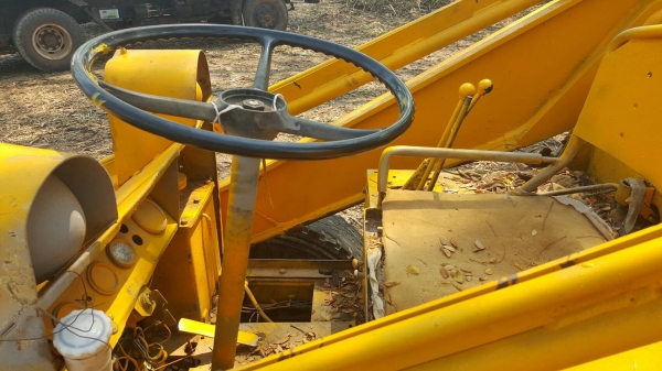 ขาย รถตัก KOMATSU SD20 เครื่องแน่น รถใช้งานได้ดี ต่อแขนเรียบร้อย ตักขึ้น 10 ล้อได้สบายครับ
