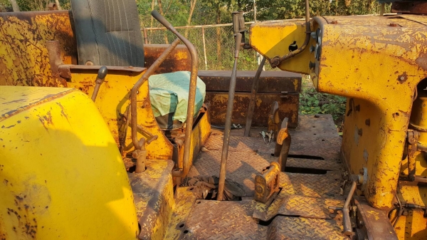 ขาย แทรกเตอร์ CAT D7E เครื่องยนต์ 144 แรงม้า เกียร์ตัด โซ่หนา เล่มทะเบียนครบ ราคาต่อรองได้ครับ