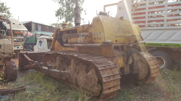 ขาย แทรกเตอร์ CAT D7E เครื่องยนต์ 144 แรงม้า เกียร์ตัด โซ่หนา เล่มทะเบียนครบ ราคาต่อรองได้ครับ