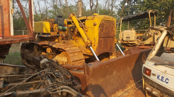 ขาย แทรกเตอร์ CAT D7E เครื่องยนต์ 144 แรงม้า เกียร์ตัด โซ่หนา เล่มทะเบียนครบ ราคาต่อรองได้ครับ