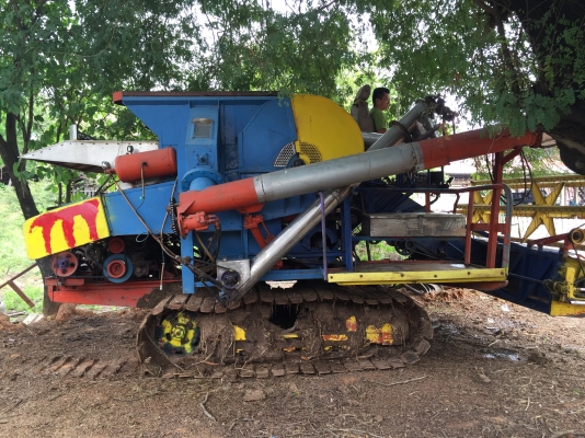 ศักพัฒนา รถเกี่ยวข้าวใหญ่ อุ้ม2ตัน เครื่อง195แรง6HE1 ปั้มไดกิ้น ตัวเดิน10HT พร้อมใช้