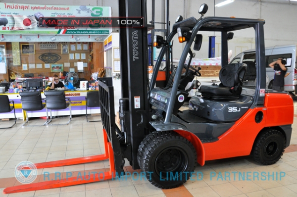 ขายรถโฟล์คลิฟท์มือสอง TOYOTA รุ่น 8FG15-32677 นำเข้าจากประเทศญี่ปุ่น 100\% ไม่เคยใช้งานในไทย