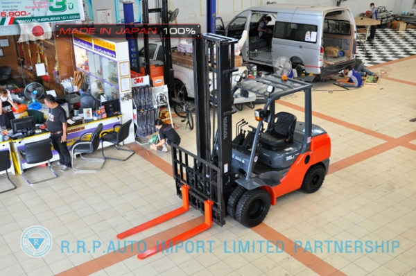 ขายรถโฟล์คลิฟท์มือสอง TOYOTA รุ่น 8FG15-32677 นำเข้าจากประเทศญี่ปุ่น 100\% ไม่เคยใช้งานในไทย