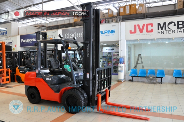 ขายรถโฟล์คลิฟท์มือสอง TOYOTA รุ่น 8FG15-32677 นำเข้าจากประเทศญี่ปุ่น 100\% ไม่เคยใช้งานในไทย