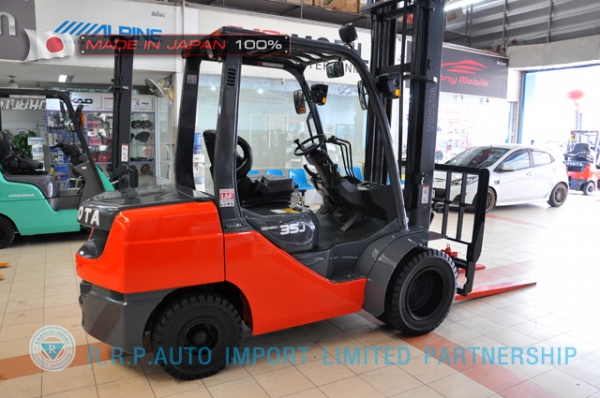 ขายรถโฟล์คลิฟท์มือสอง TOYOTA รุ่น 8FG15-32677 นำเข้าจากประเทศญี่ปุ่น 100\% ไม่เคยใช้งานในไทย