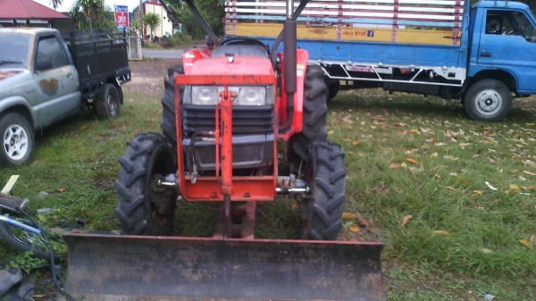 รถไถ 45 แรง DI  ปึ 53  เครื่องแห้งดี  พร้อมลุยงาน อุปกร  2 ชิ้น  ราคาลดเหลือ  เบาฯฯ  215000 บาท    ดูรถ ที อ.กันทลาลัก จ. ศรีสะเกษ   วันทูคอล 0986683479 dtac 0942839369 สิทธิ์ คับ