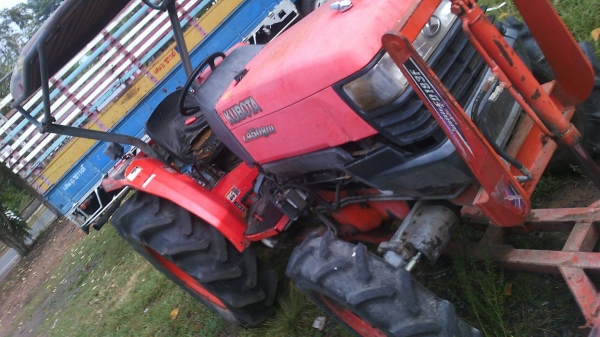 รถไถ 45 แรง DI  ปึ 53  เครื่องแห้งดี  พร้อมลุยงาน อุปกร  2 ชิ้น  ราคาลดเหลือ  เบาฯฯ  215000 บาท    ดูรถ ที อ.กันทลาลัก จ. ศรีสะเกษ   วันทูคอล 0986683479 dtac 0942839369 สิทธิ์ คับ