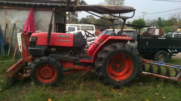 รถไถ 45 แรง DI  ปึ 53  เครื่องแห้งดี  พร้อมลุยงาน อุปกร  2 ชิ้น  ราคาลดเหลือ  เบาฯฯ  215000 บาท    ดูรถ ที อ.กันทลาลัก จ. ศรีสะเกษ   วันทูคอล 0986683479 dtac 0942839369 สิทธิ์ คับ