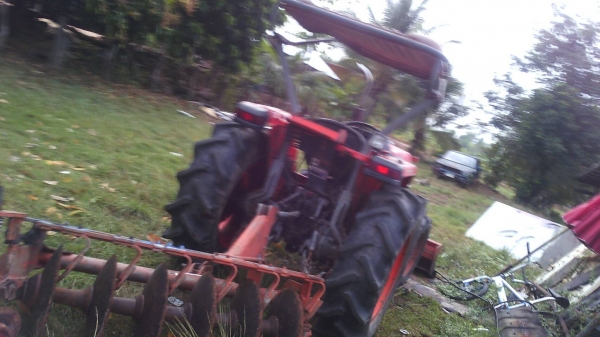 รถไถ 45 แรง DI  ปึ 53  เครื่องแห้งดี  พร้อมลุยงาน อุปกร  2 ชิ้น  ราคาลดเหลือ  เบาฯฯ  215000 บาท    ดูรถ ที อ.กันทลาลัก จ. ศรีสะเกษ   วันทูคอล 0986683479 dtac 0942839369 สิทธิ์ คับ