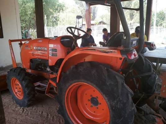 รถไถ 36 แรงปี  53 อุปกร 3 อย่าง   ซ. ม  2000   นิด ฯฯ มือเดียวป้ายแดง  ราคาเบาฯฯ  285000   บาท  วันทูคอล 0986683479 dtac 0942839369 สิทธิ์ คับ