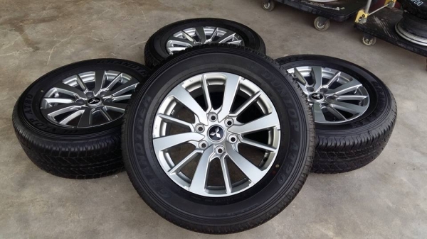 ขายล้อแม็กน้องๆป้ายแดง pajero 18"×7.5" ยางปี16 สนใจติดต่อ ตาเล็ก ล้อและยางครับ 081-3747940 ขายล้อแม็กน้องๆป้ายแดง pajero 18"×7.5" ยางปี16 สนใจติดต่อ ตาเล็ก ล้อและยางครับ 081-3747940