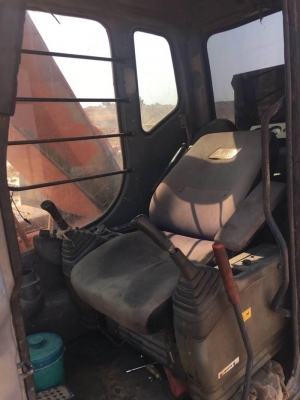 HITACHI ZX200-1 ราคา  1,250,000 บาท ทำงาน 13,xxx  เครื่องดี ไฟฟ้าครบ โช่ใหม่ 2 ข้าง เอวแน่น เอกสารเล่มทะเบียน  รถอยู่ จ.ร้อนเอ็ด โทร&amp;ไอดีไลน์ 0610710295