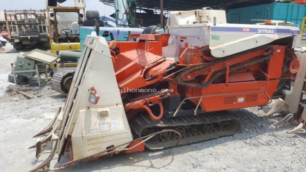 ราคาพิเศษ 83,000 บาท!! รถเกี่ยวข้าวนั่งขับ KUBOTA RX1950  รหัสสินค้า : 81004703 www.nihonmono.com