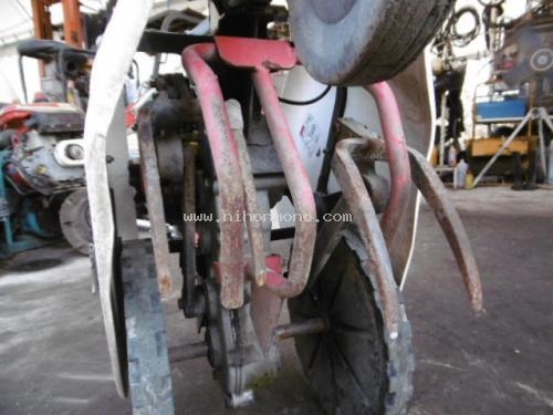 รถเก็บเกี่ยวพืชหัวใต้ดิน  OCHIAI  KR-1X  รหัสสินค้า : 80803411 ราคาเพียง14,000 บาท  Tel.081-8283376, 087-6773704