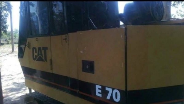 CATTERPILAR E70 ราคา 285,000 บาท เครื่องดี ปั้มแรง โช่หนา เอวแน่น เอกสารชื้อขาย  รถอยู่ จ.สุรินทร์  โทร 098-1862844 อ๊อฟ 101ไอดีไลน์ ha5657