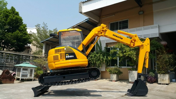 ขาย รถขุด KOMATSU รุ่น PC50UU-2E- มือสองญี่ปุ่น แทรกเหล็ก สลักบูท เอวแน่น 100\% บูมสไลด์ รุ่นนี้ ปั้มนิ้ว คอนโทรลนำ้มัน ทำงานไว สวย พร้อมใช้งาน ทันที มือถือ/LINE ID : 0818753444