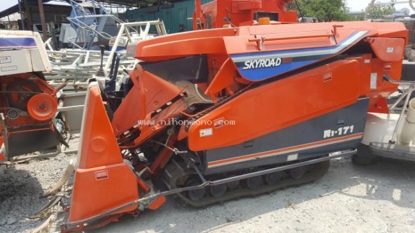 ราคา115,000 บาท รถเกี่ยวข้าวนั่งขับ  KUBOTA รุ่น R1-171 รหัสสินค้า 81004704 ติดต่อ 081-8283376  www.nihonmono.com