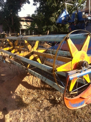 ขายรถเกี่ยวข้าวตัวเดิน10HTไม่มีเครื่องไม่มีปั๊มตามสภาพ