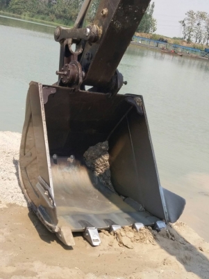 ขายรถแบคโฮ Komatsu pc200-5 เครื่องเดิม ปั๊มเดิม คอนโทรลสั้น ไฟฟ้าครบ เอวแน่น ช่วงล่างดี เอกสารซื้อขาย