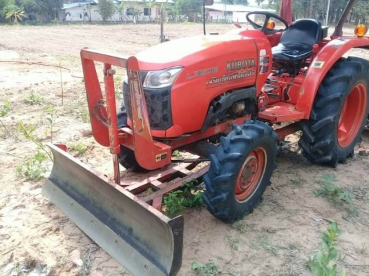 KUBOTA L 3608. ปี 55. ราคา 285,000 บาท 1,436  ชั่วโมง เครื่องดี เกียร์แรง  ยางดี. (ใบมีด-หาง 5 โลต้าลี้ ) เอกสารเล่มทะเบียน  รถอยู่ จ.ศรีสะเกษ โทร 098-1862844 ไอดีไลน์ ja5657