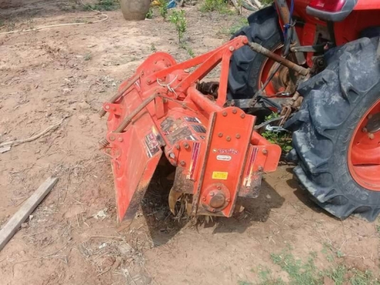 KUBOTA L 3608. ปี 55. ราคา 285,000 บาท 1,436  ชั่วโมง เครื่องดี เกียร์แรง  ยางดี. (ใบมีด-หาง 5 โลต้าลี้ ) เอกสารเล่มทะเบียน  รถอยู่ จ.ศรีสะเกษ โทร 098-1862844 ไอดีไลน์ ja5657