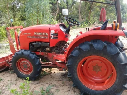KUBOTA L 3608. ปี 55. ราคา 285,000 บาท 1,436  ชั่วโมง เครื่องดี เกียร์แรง  ยางดี. (ใบมีด-หาง 5 โลต้าลี้ ) เอกสารเล่มทะเบียน  รถอยู่ จ.ศรีสะเกษ โทร 098-1862844 ไอดีไลน์ ja5657