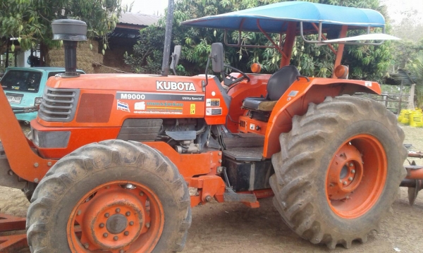 รถไถ M 90  อุปกร2 อย่าง พร้อมใช้งาน ราคา 550000 บาท ( ดูรถก่อนต่อ )    วันทูคอล 0986683479 dtac 0942839369 สิทธิ์ คับ