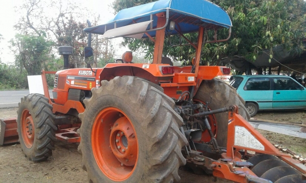 รถไถ M 90  อุปกร2 อย่าง พร้อมใช้งาน ราคา 550000 บาท ( ดูรถก่อนต่อ )    วันทูคอล 0986683479 dtac 0942839369 สิทธิ์ คับ