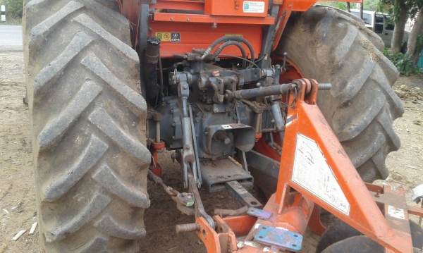 รถไถ M 90  อุปกร2 อย่าง พร้อมใช้งาน ราคา 550000 บาท ( ดูรถก่อนต่อ )    วันทูคอล 0986683479 dtac 0942839369 สิทธิ์ คับ