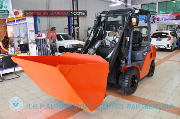 ขายรถโฟล์คลิฟท์มือสอง TOYOTA รุ่น 6SD12-30126 นำเข้าจากประเทศญี่ปุ่น 100\% ไม่เคยใช้งานในไทย