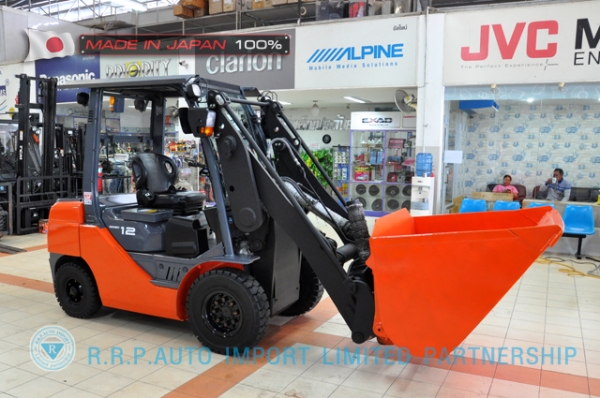 ขายรถโฟล์คลิฟท์มือสอง TOYOTA รุ่น 6SD12-30126 นำเข้าจากประเทศญี่ปุ่น 100\% ไม่เคยใช้งานในไทย