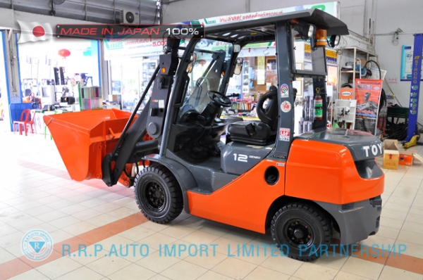 ขายรถโฟล์คลิฟท์มือสอง TOYOTA รุ่น 6SD12-30126 นำเข้าจากประเทศญี่ปุ่น 100\% ไม่เคยใช้งานในไทย