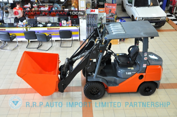 ขายรถโฟล์คลิฟท์มือสอง TOYOTA รุ่น 6SD12-30126 นำเข้าจากประเทศญี่ปุ่น 100\% ไม่เคยใช้งานในไทย