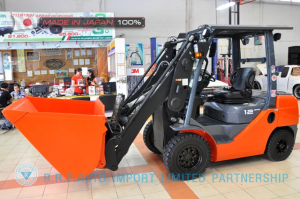 ขายรถโฟล์คลิฟท์มือสอง TOYOTA รุ่น 6SD12-30126 นำเข้าจากประเทศญี่ปุ่น 100\% ไม่เคยใช้งานในไทย