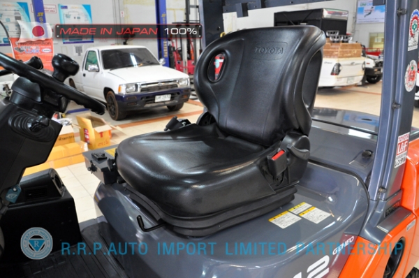 ขายรถโฟล์คลิฟท์มือสอง TOYOTA รุ่น 6SD12-30126 นำเข้าจากประเทศญี่ปุ่น 100\% ไม่เคยใช้งานในไทย